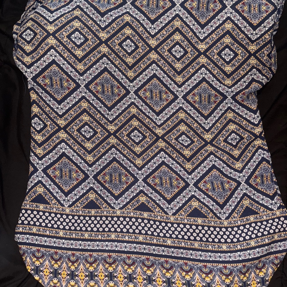 Geometric Patterned Women's Top - Picture 2 of 3